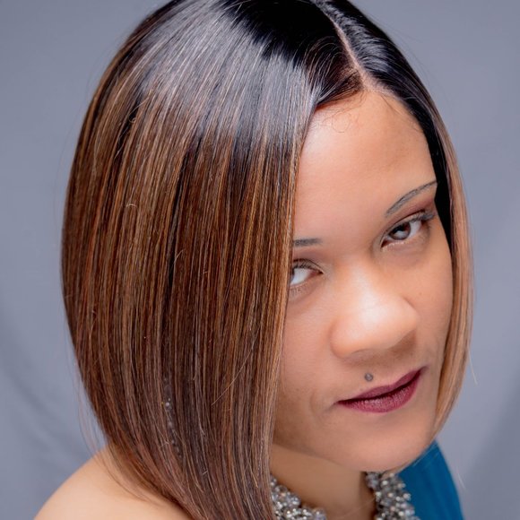 Classy Bob - Picture 3 of 10